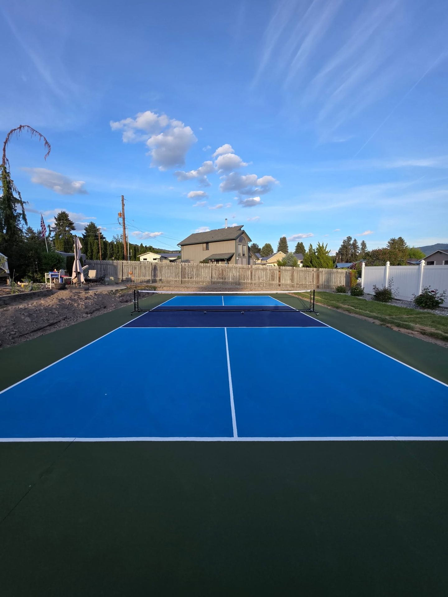 Lake view pickleball court in Chelan with two-tone blue playing surface